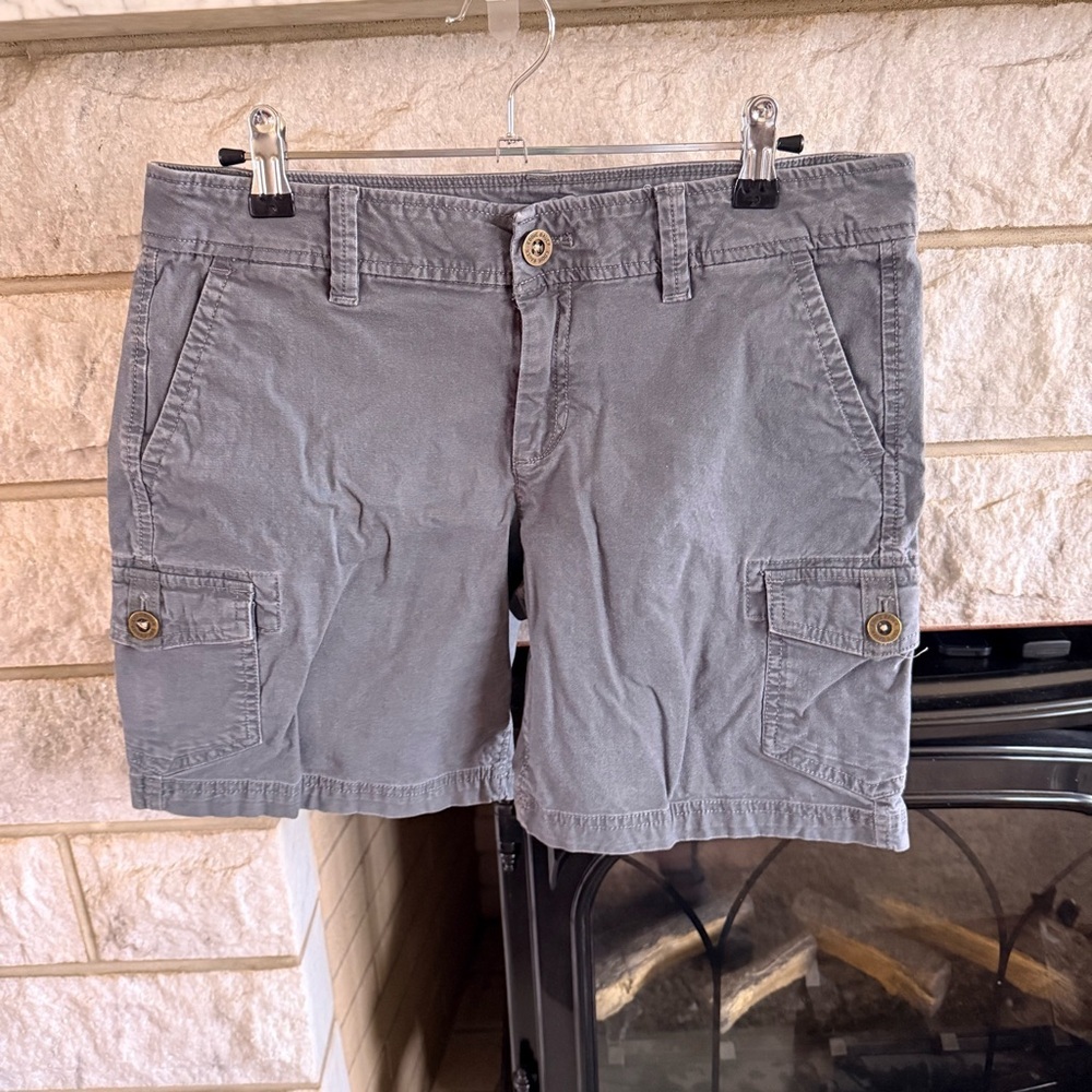 Eddie Bauer Charcoal Women's Cargo Shorts size P6